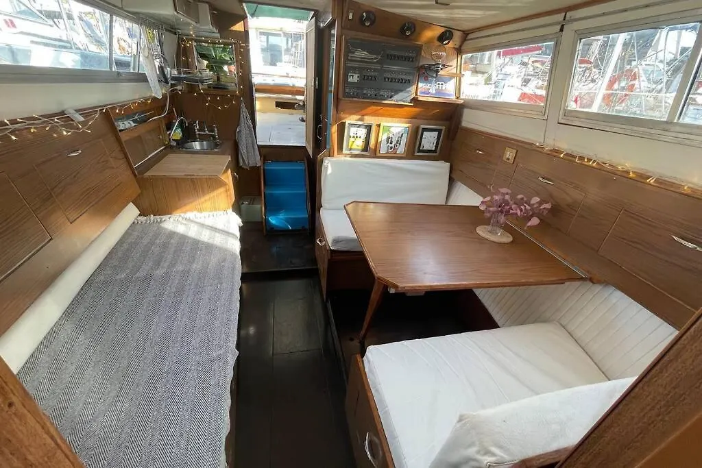 מלון סנט אדריה דה בסוס Beautiful 70S Vintage Yacht Boat In Barcelona
