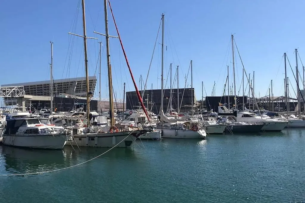 מלון סנט אדריה דה בסוס Beautiful 70S Vintage Yacht Boat In Barcelona ספינת מלון
