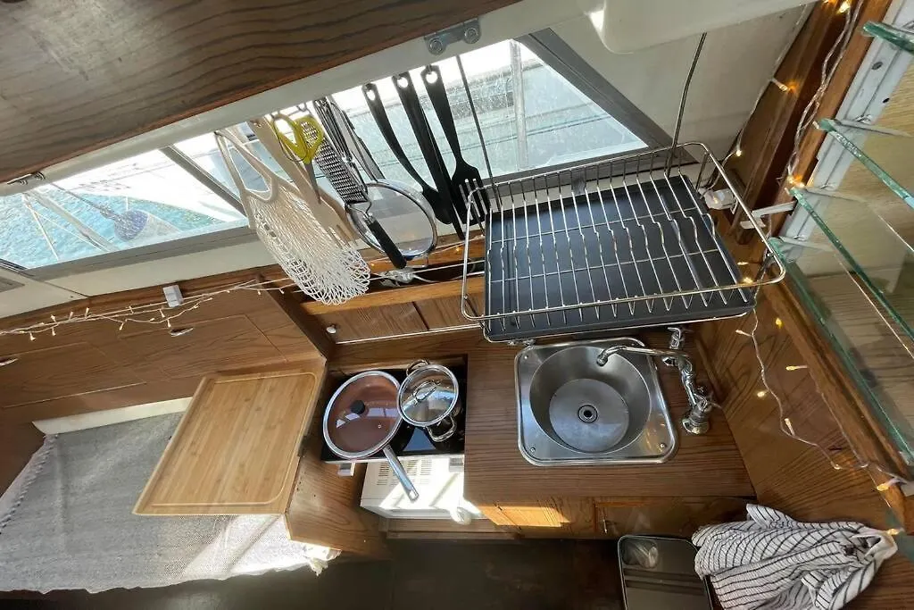 ホテル Beautiful 70S Vintage Yacht Boat In Barcelona サン・アドリア・デ・ベソス スペイン