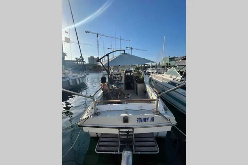 ホテル Beautiful 70S Vintage Yacht Boat In Barcelona サン・アドリア・デ・ベソス 0*,  スペイン