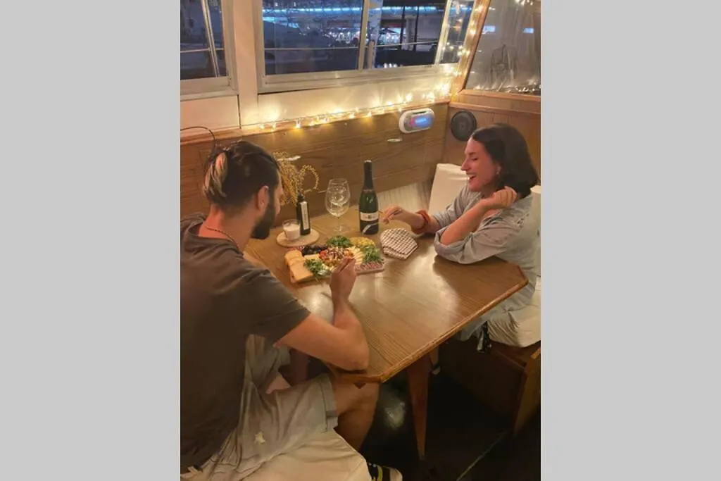 ホテル Beautiful 70S Vintage Yacht Boat In Barcelona サン・アドリア・デ・ベソス
