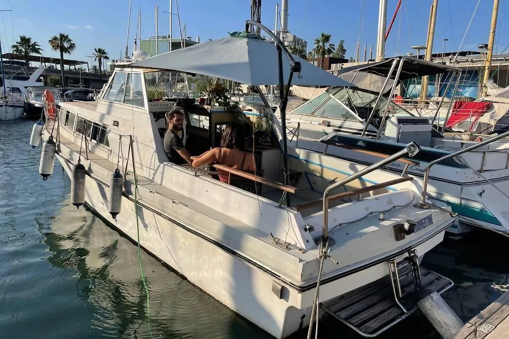 船上ホテル ホテル Beautiful 70S Vintage Yacht Boat In Barcelona サン・アドリア・デ・ベソス スペイン